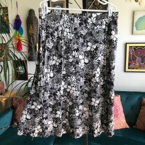 TALBOTS size L Black & White Floral Print Jersey Pull-On 3 Panel A-Line Skirt